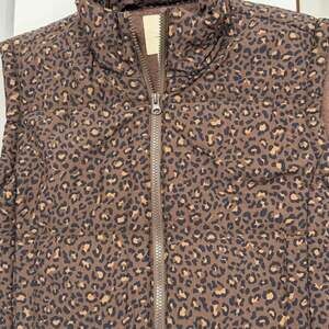 Leopard print puffer vest in